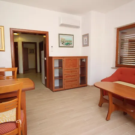 公寓 In Mit Eigenem Balkon By Interhome